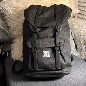 Like-new Herschel Supply Co